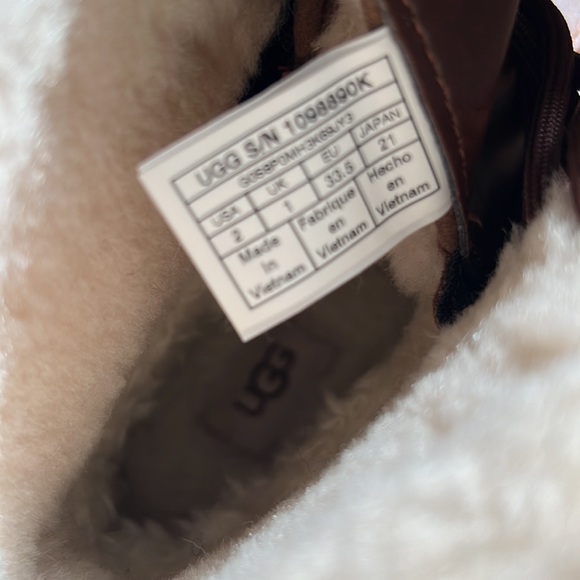 Kids Ugg boots size 2 in kids - Picture 5 of 6